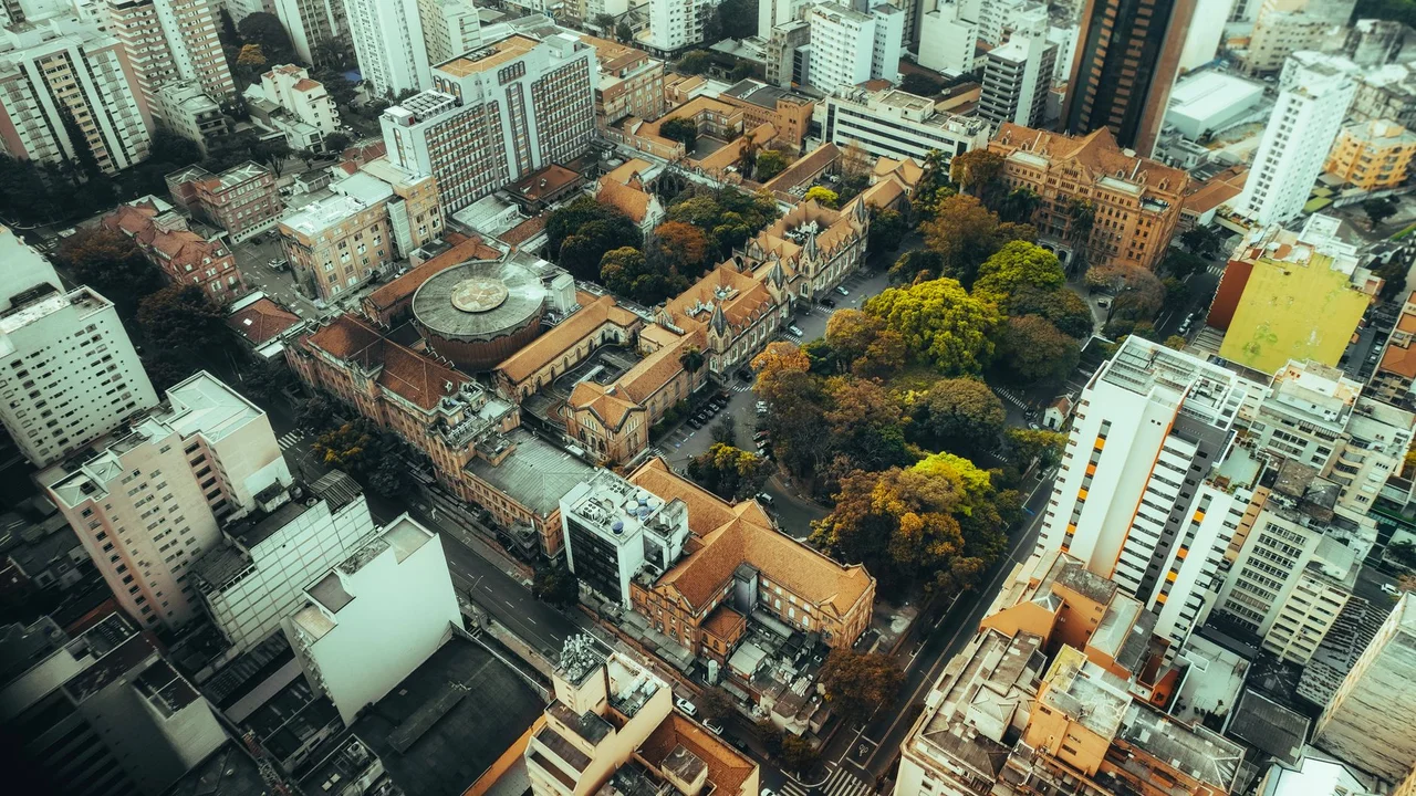 Skyline e entorno da Zona Norte e Campo de Marte em São Paulo