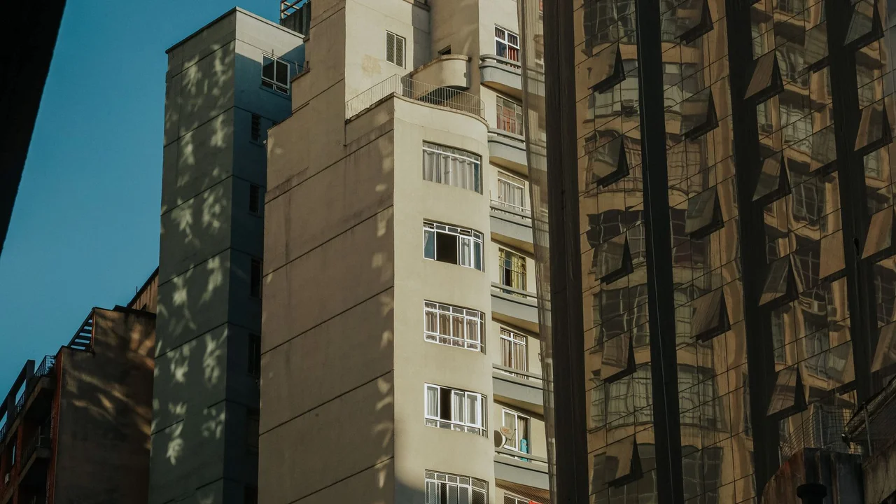 Crédito da Caixa para entregadores de app: a brecha para corretores venderem Minha Casa Minha Vida pelo WhatsApp