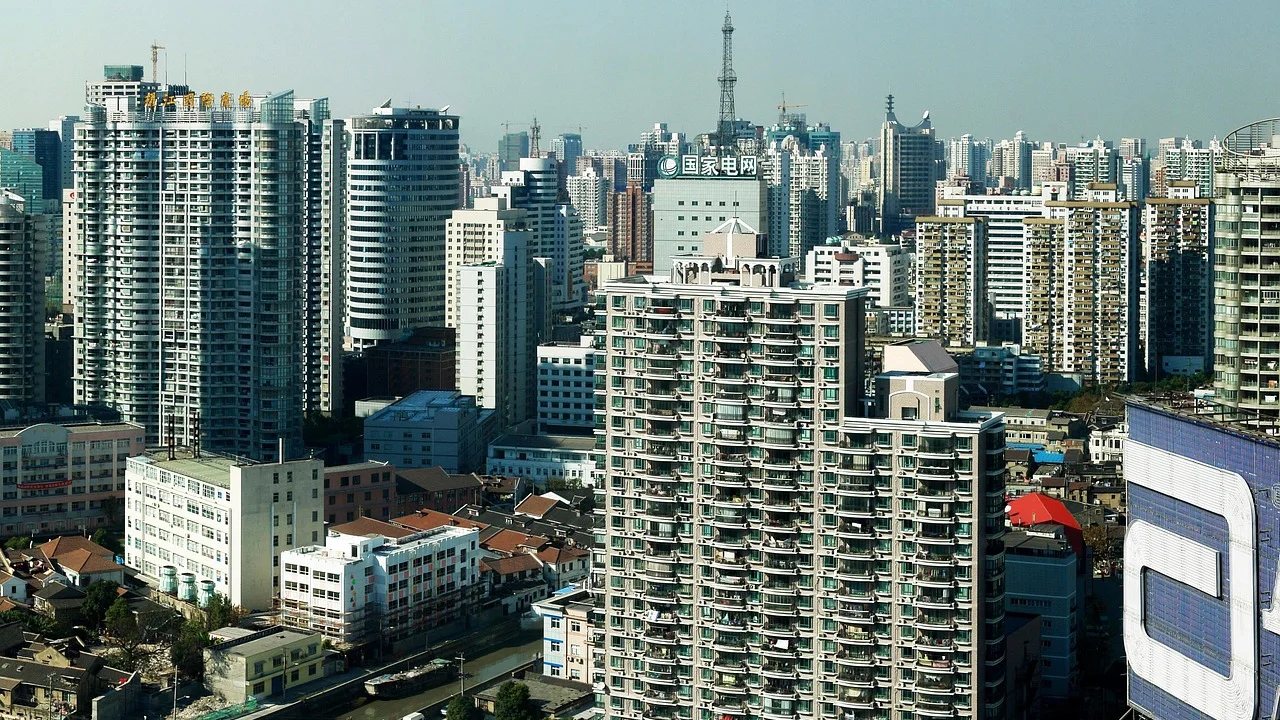 Crise imobiliária na China: o que o corretor deve responder quando o investidor perguntar se o Brasil é o próximo