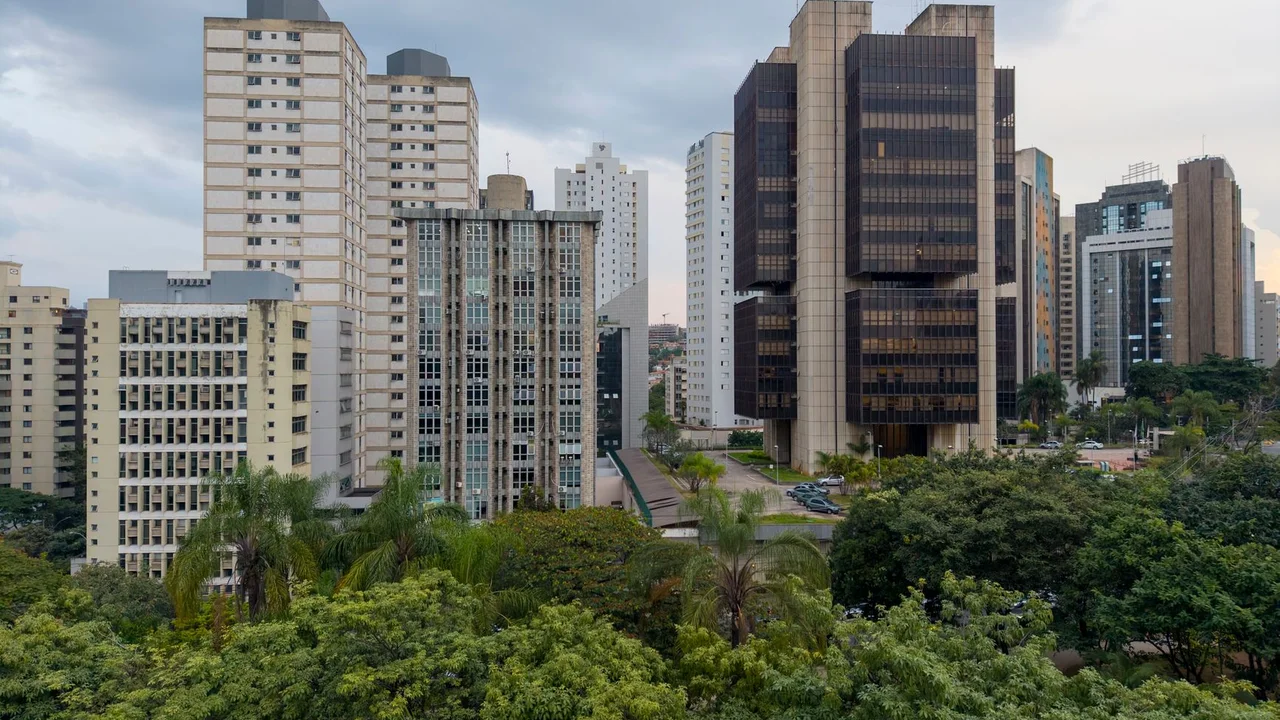 Leilão da Justiça Federal no ES: Como Corretores Transformam Imóveis Milionários em VGV e Honorários