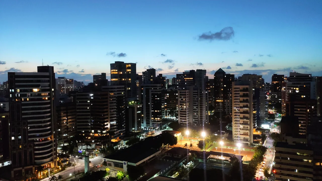 Orla da Beira-Mar e edifícios de alto padrão em Fortaleza, Ceará