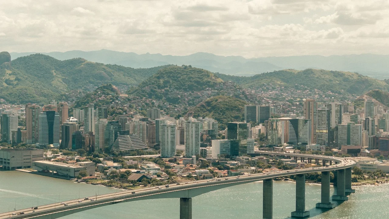 Novos Hábitos no Espírito Santo: Como a Mudança do Comprador Destrava VGV de Alta Liquidez