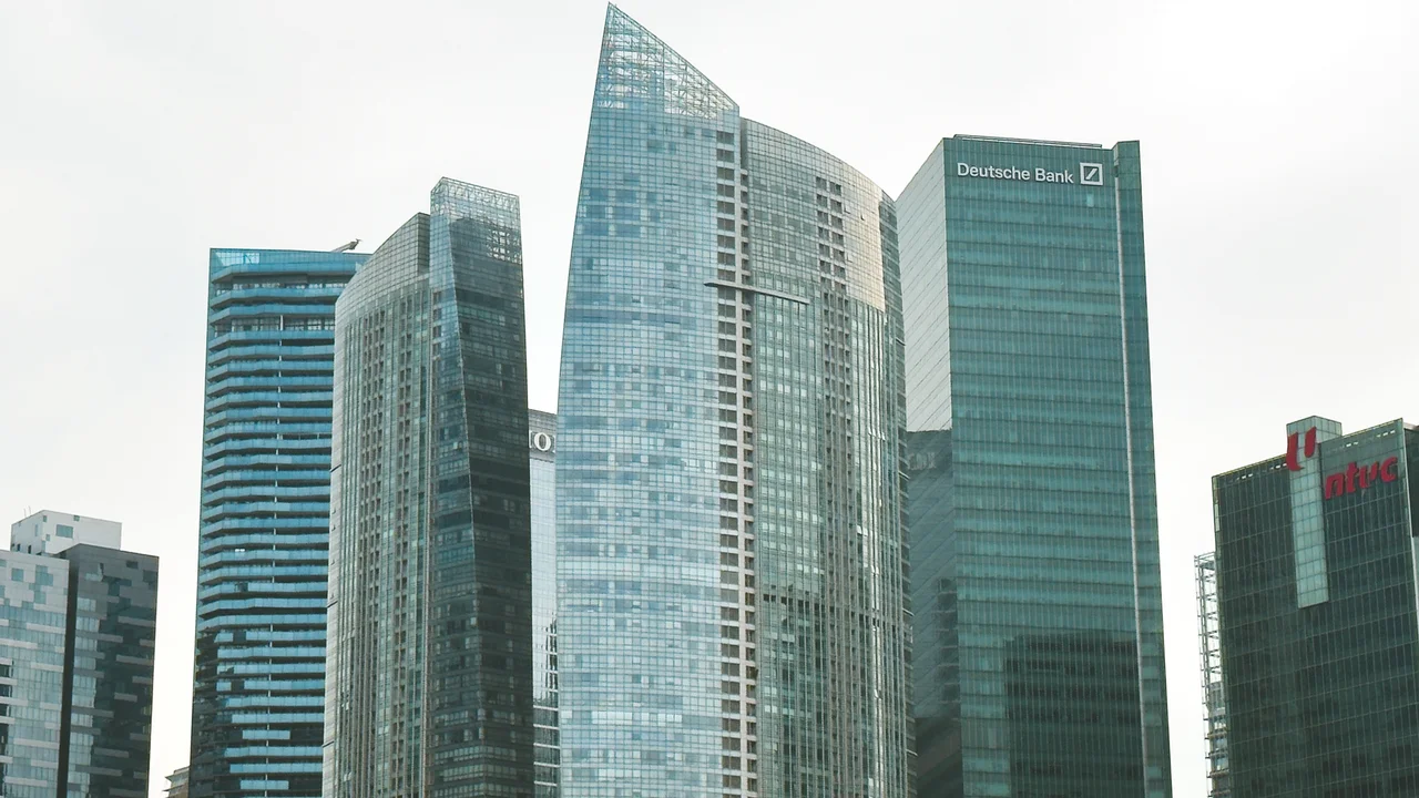 Nubank mira o Reino Unido: o que a ofensiva global dos bancos digitais muda no crédito imobiliário e no seu VGV
