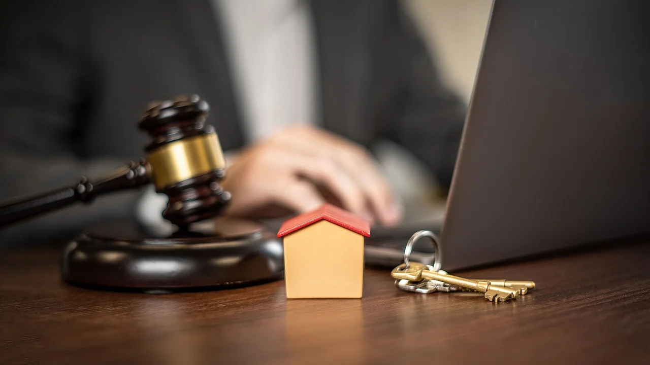 Reforma Tributária vai mexer na intermediação imobiliária: o corretor que não se preparar vai perder venda