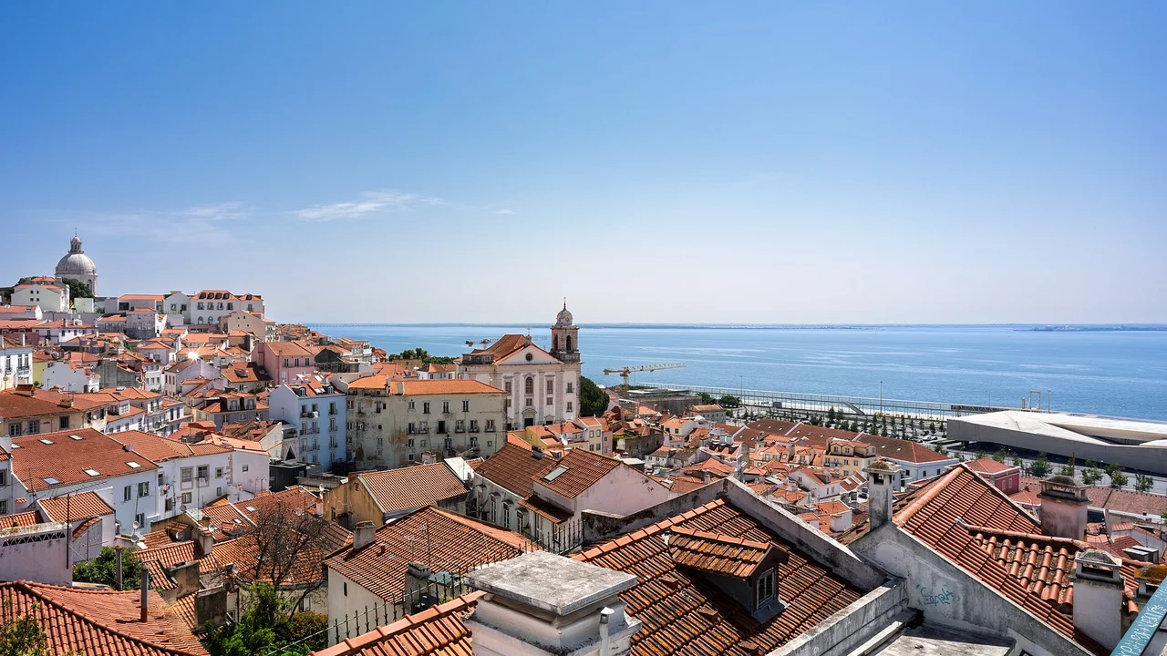 Lisboa sobe 2,6% e Porto cai 3,2%: o corretor que vende para investidor sem ler dados de aluguel vai perder o cliente